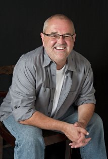 фото Лелэнд Бонд