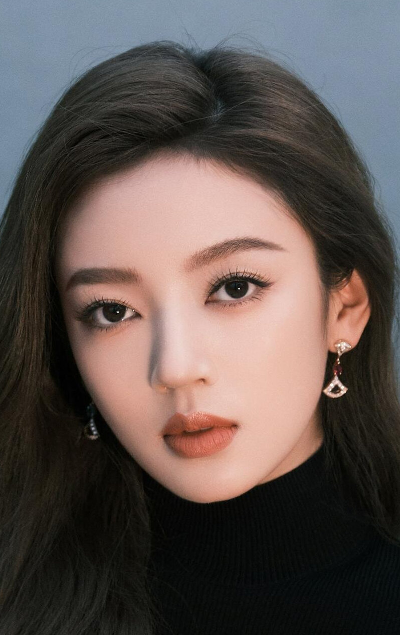 фото Хэ Жуйсянь