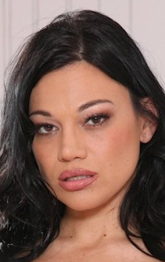 фото Мона Азар