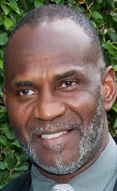 фото Джулиус Теннон