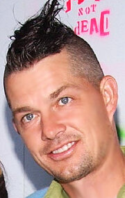 фото Адриан Янг