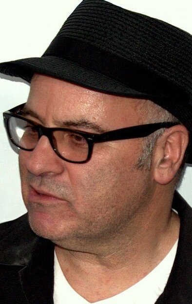 фото Амос По