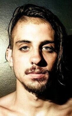 фото Алек Прайс