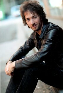 фото Герард МакХью