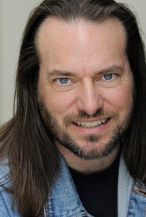 фото Чак Теддер