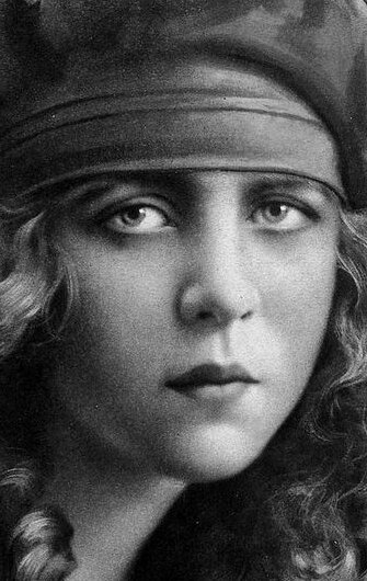 фото Джун Каприс