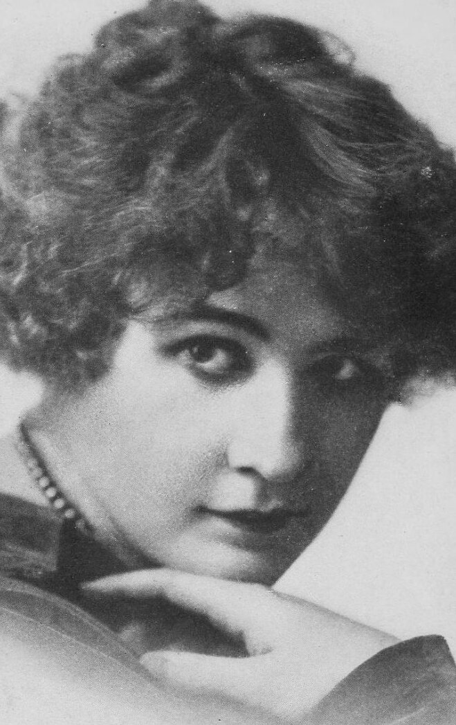 фото Нэнси Аврил