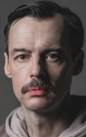 фото Пол Хилтон