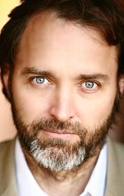 фото Кеннет Хьюз