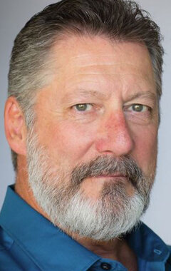 фото Лоуренс Ларсен