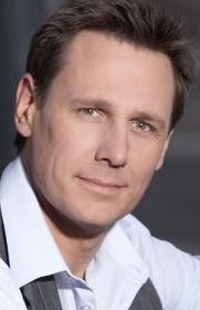 фото Джон Адам