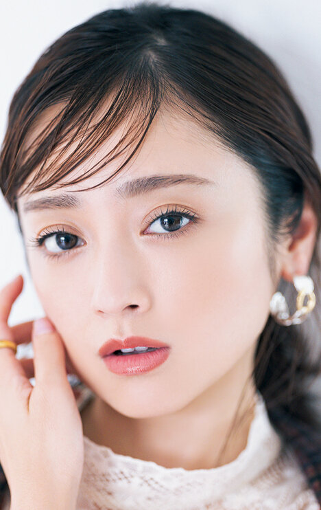 фото Юми Адати