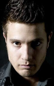 фото Данни Тикер