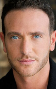 фото Николас Чарльз