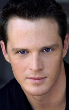 фото Трой Бишоп