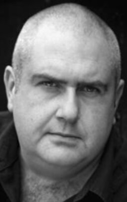 фото Адриан Худ