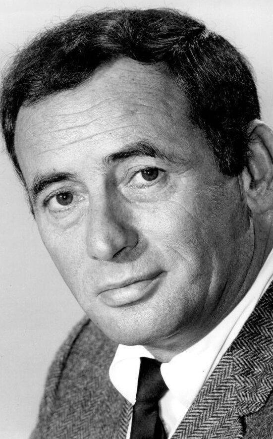 фото Джои Бишоп