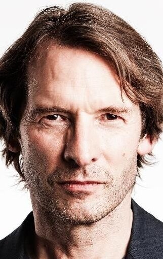 фото Адриан Хью