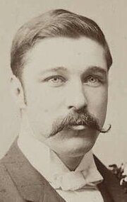 фото Фергус Хьюм