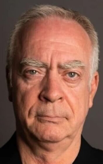 фото Алфреду Бриту