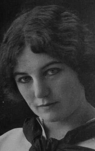 фото Глэдис Филд