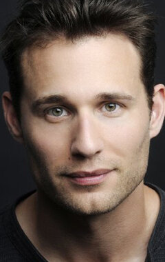 фото Трэвис Оливер