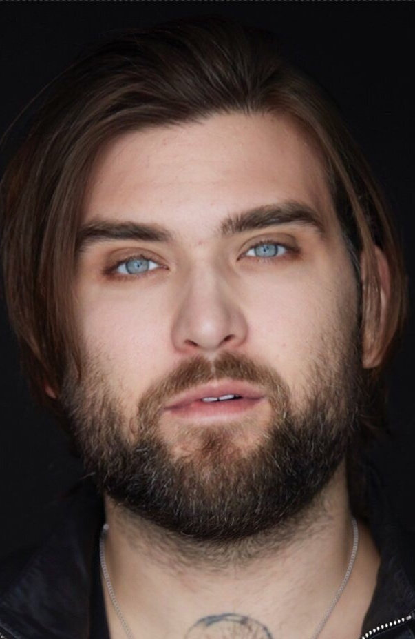 фото Уэстон Кейдж