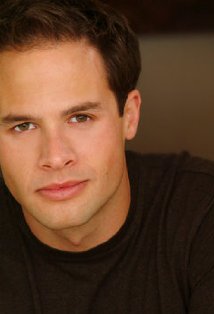 фото Ной Абрамс