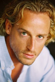 фото Джош Адамсон