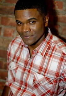 фото Нил Льюис