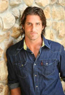 фото Грант Рейнольдс