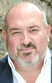 фото Июэн Риз