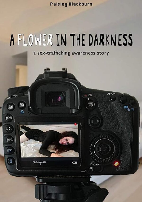 Постер A Flower in the Darkness