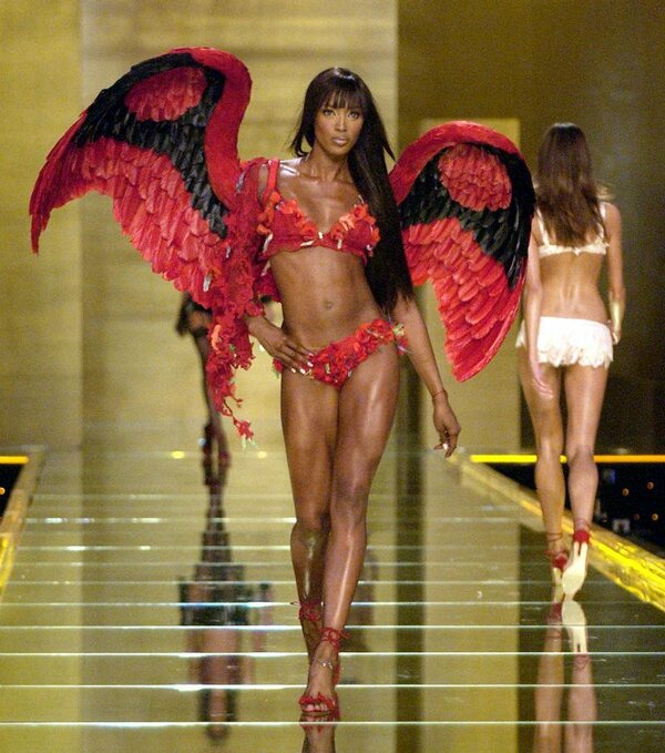 Постер Показ мод Victoria's Secret 2002